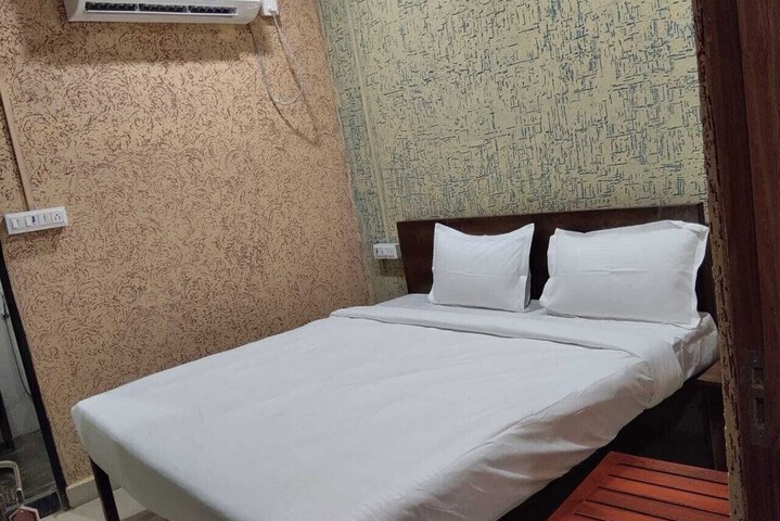 Room 7 of 26