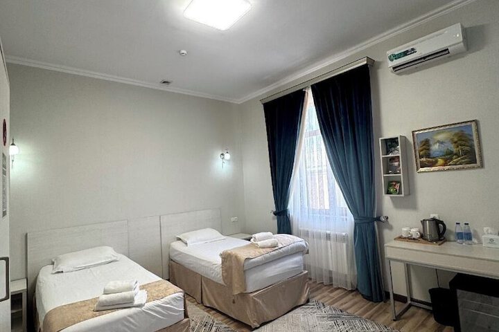 Room 13 of 25