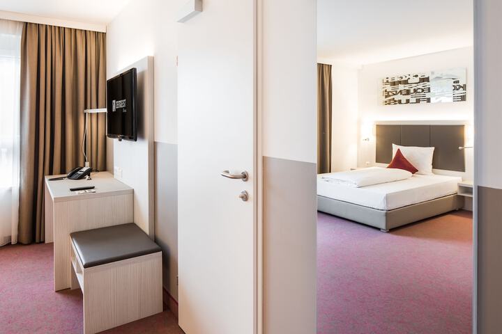 Room 13 of 125