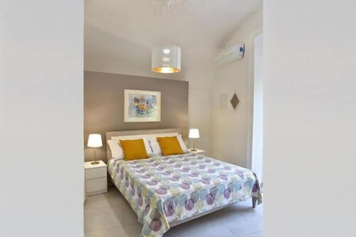 Room 10 of 68