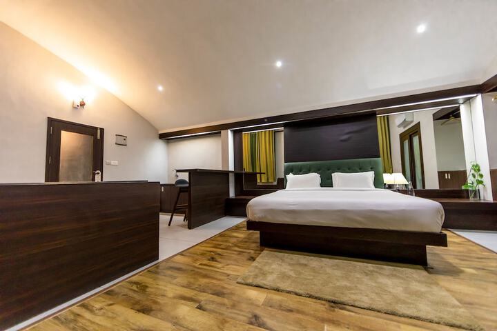 Room 12 of 53