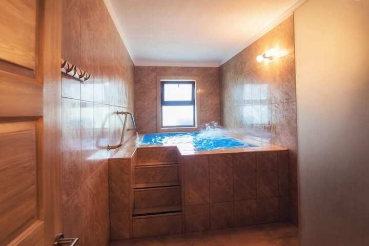 Pools & Facilities