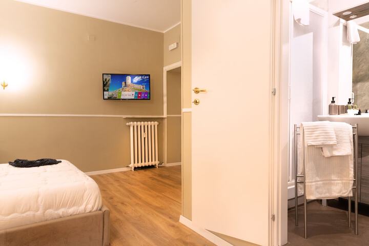 Room 7 of 28