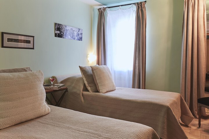 Room 10 of 114