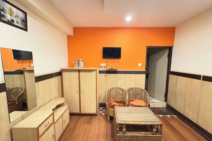 Room 5 of 18