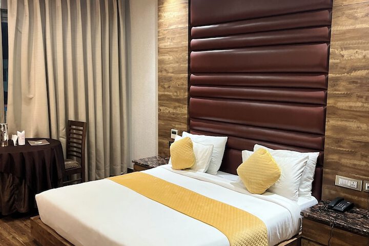 Room 10 of 20