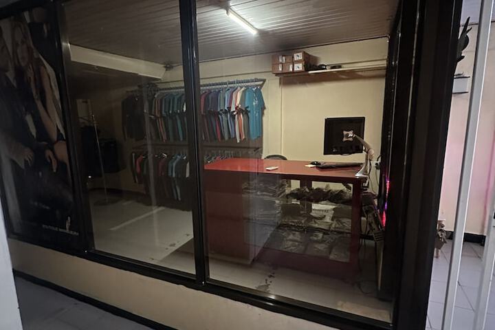 Room 7 of 16