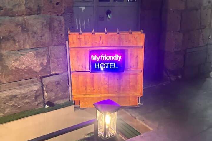 Hotel 8 of 9