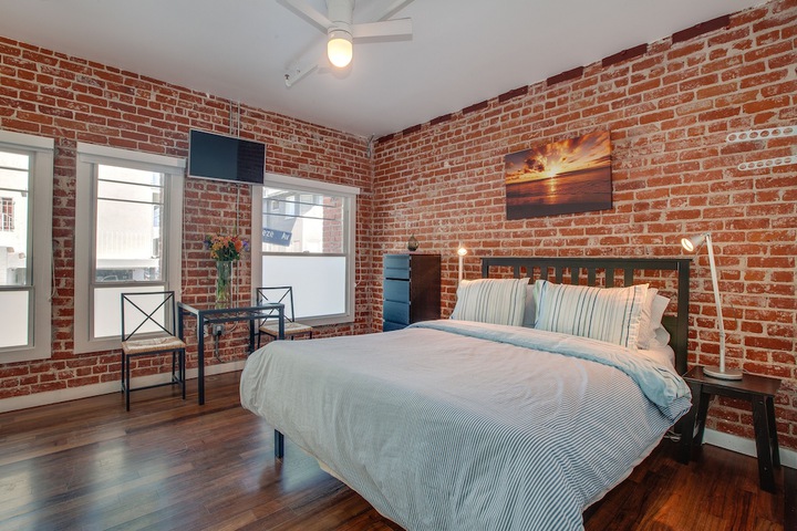 Room 4 of 42