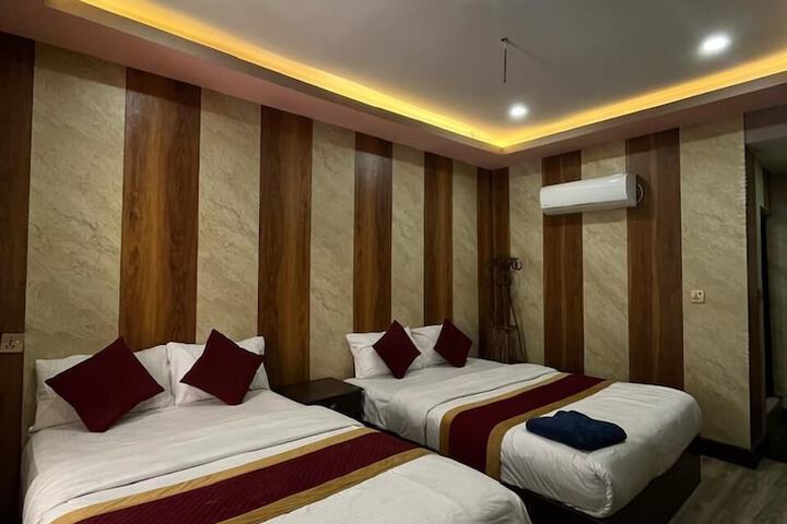 Room 8 of 33