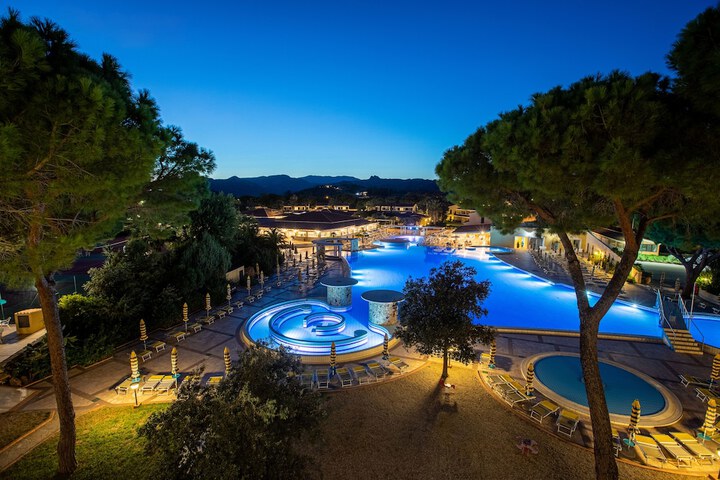 Hotel with Pool