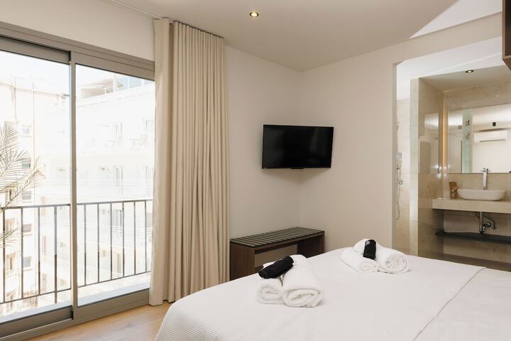 Room 52 of 172