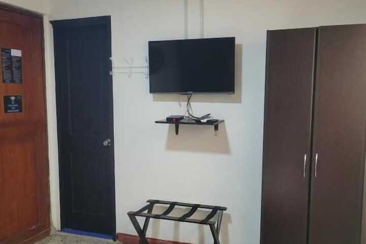 Room 12 of 32