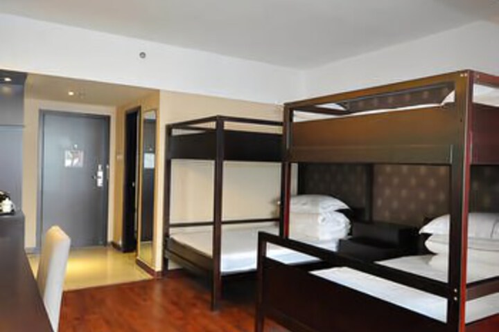Room 7 of 8
