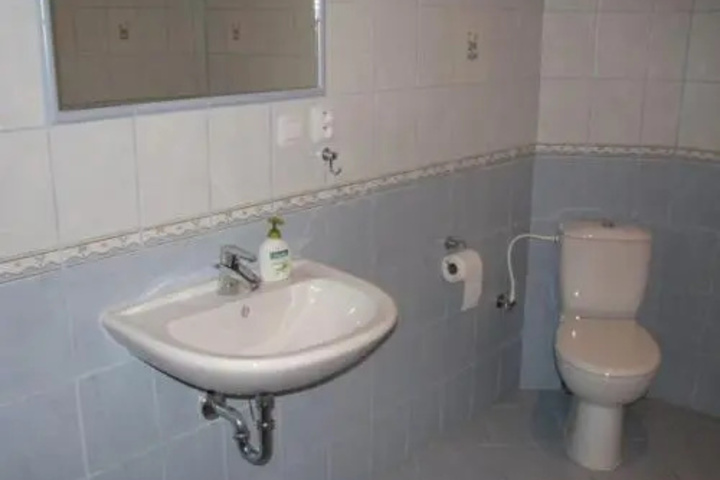 Room 8 of 13