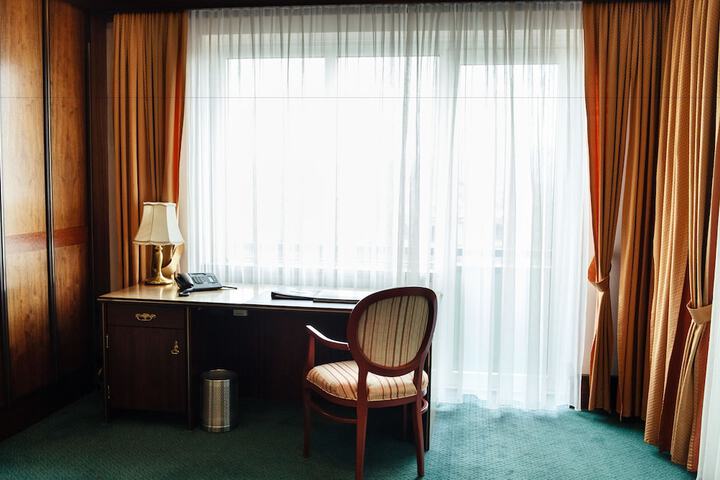 Room 32 of 82