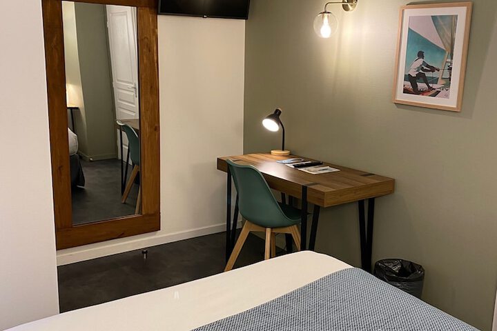 Room 4 of 76