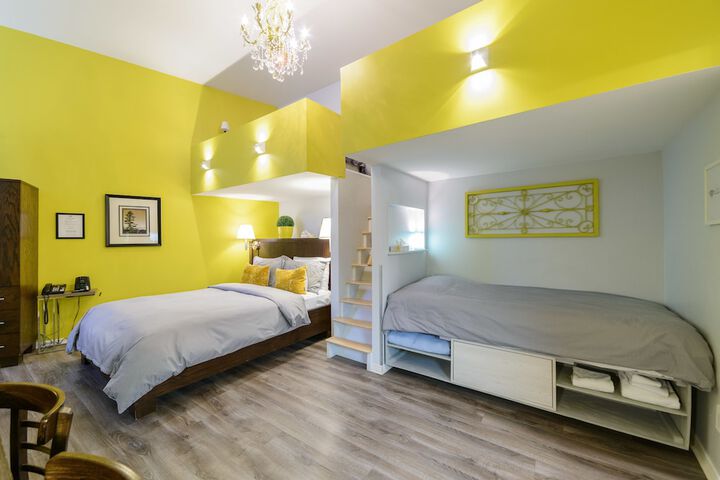 Room 10 of 144