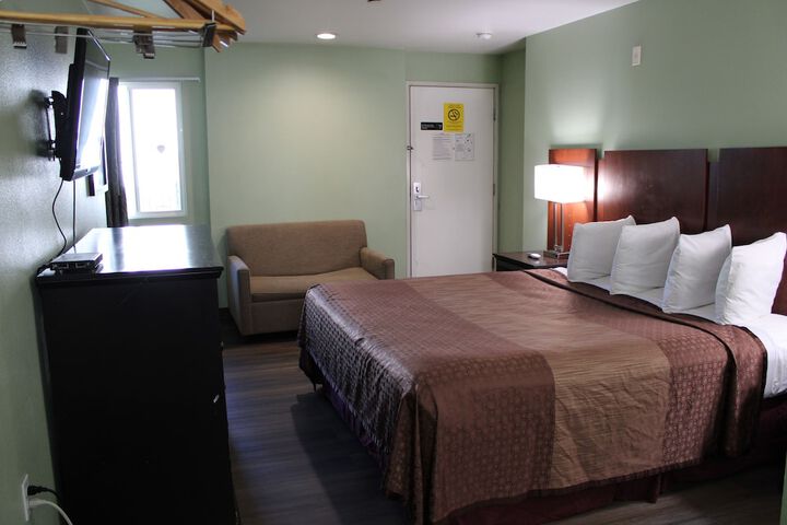 Deluxe King Bed (10 of 10)