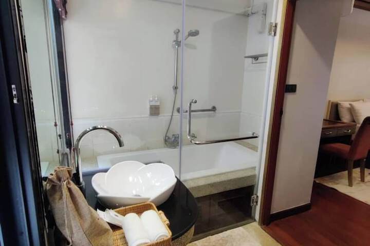 Room 21 of 32