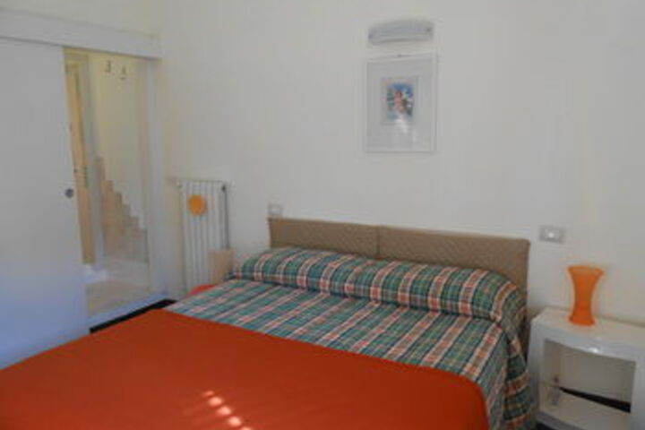 Room 11 of 33