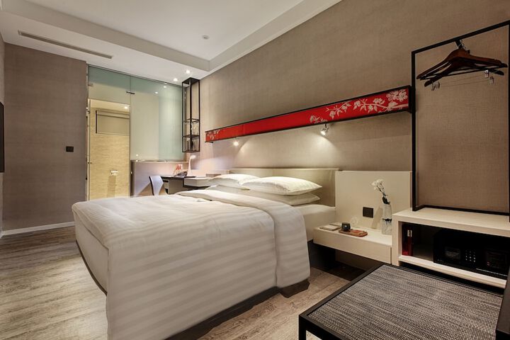 Room 5 of 43