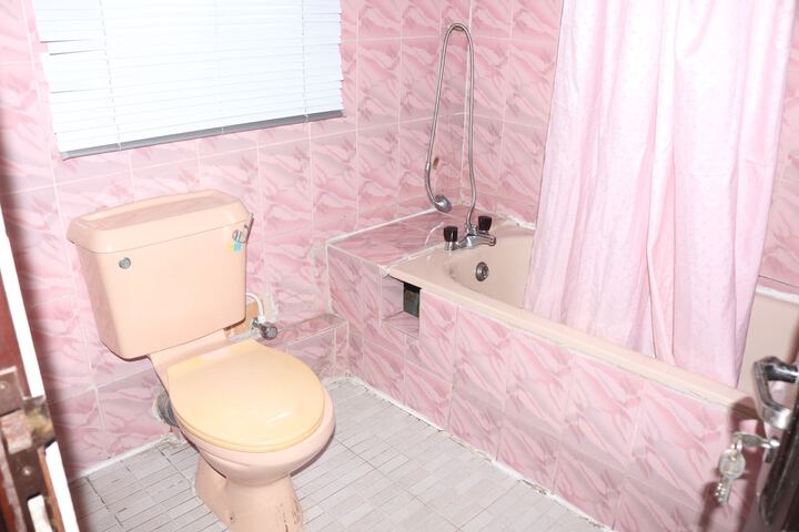 Room 32 of 51