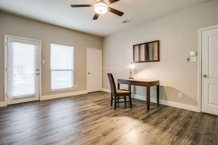 Room 4 of 18