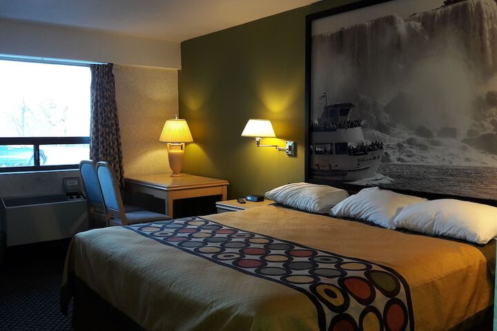 1 King Bed (5 of 12)