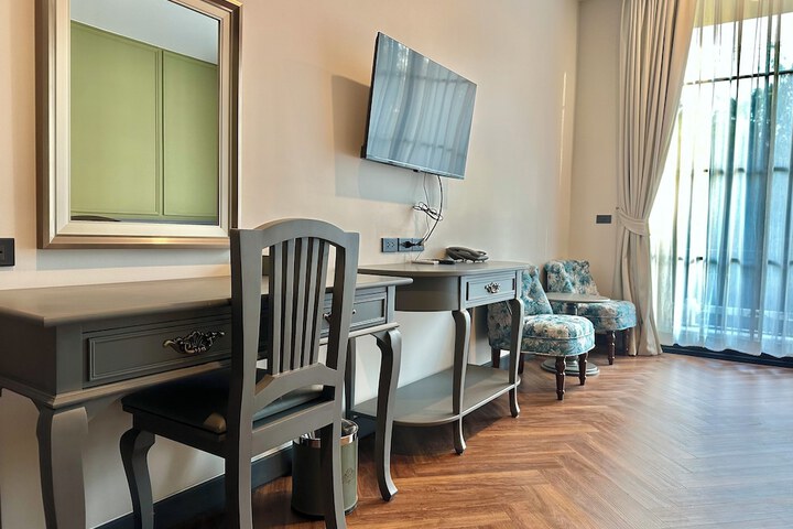 Room 10 of 18
