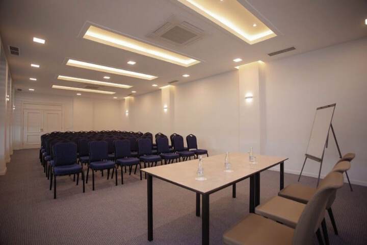 Business Center 67 of 70