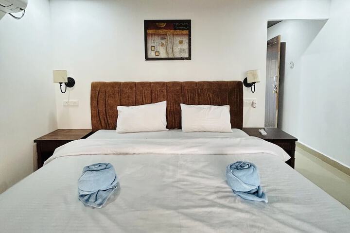 Room 4 of 25