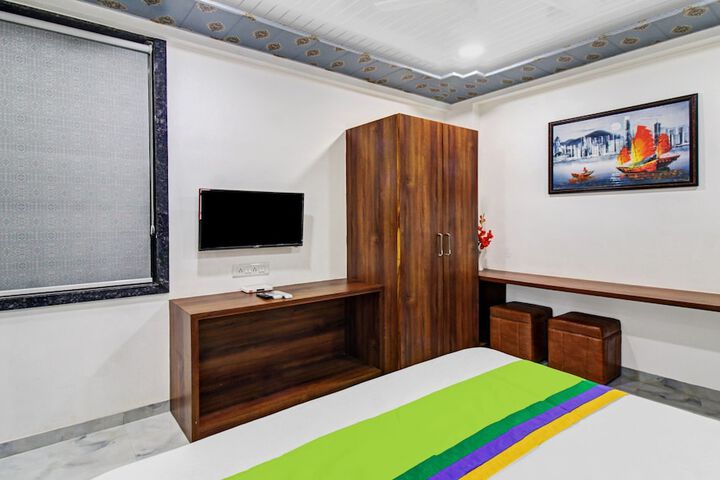 Room 10 of 35
