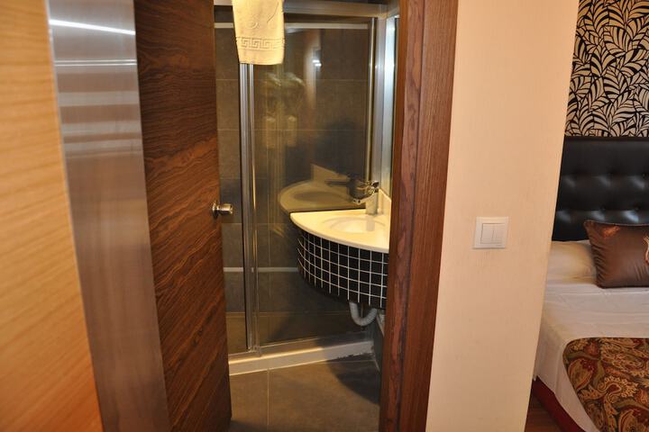 Room 15 of 21