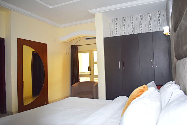 Room 10 of 67