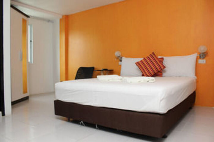 Room 9 of 18