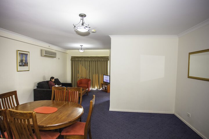 Room 10 of 38