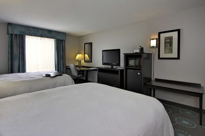 2 Queen Beds (2 of 4)