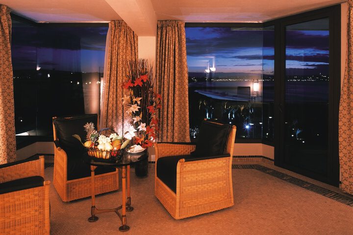 Room 10 of 102
