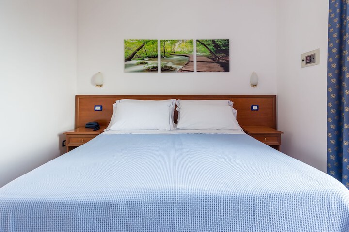 Room 9 of 73