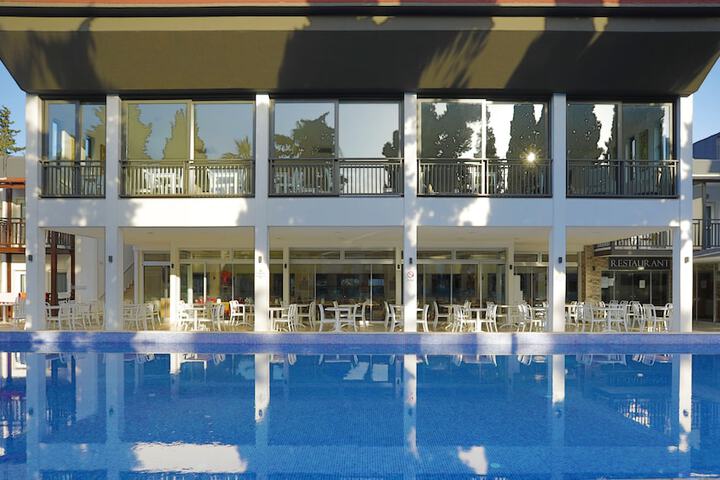 Pool Hotel