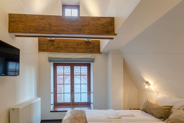Room 38 of 146