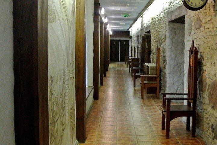 Ballroom/Hall 29 of 34
