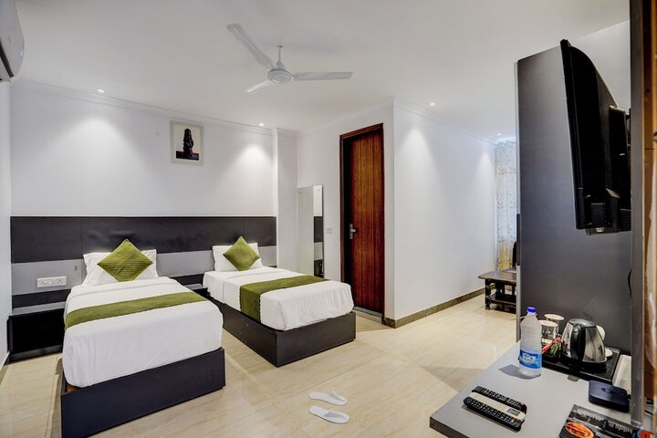 Room 12 of 21