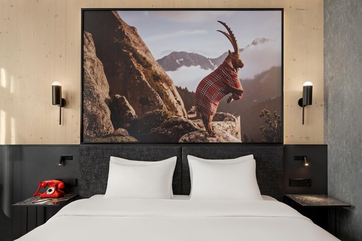 Room 2 of 39
