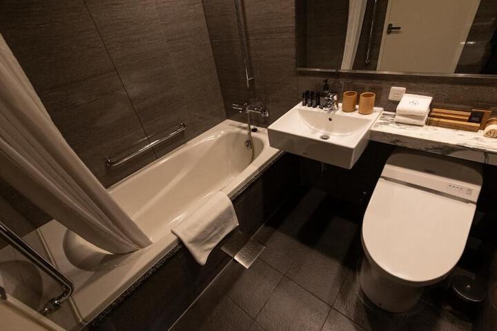 Room 10 of 20