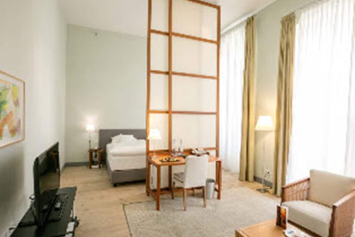 Room 10 of 51