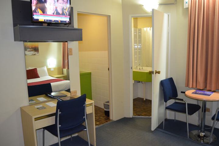Room 21 of 49