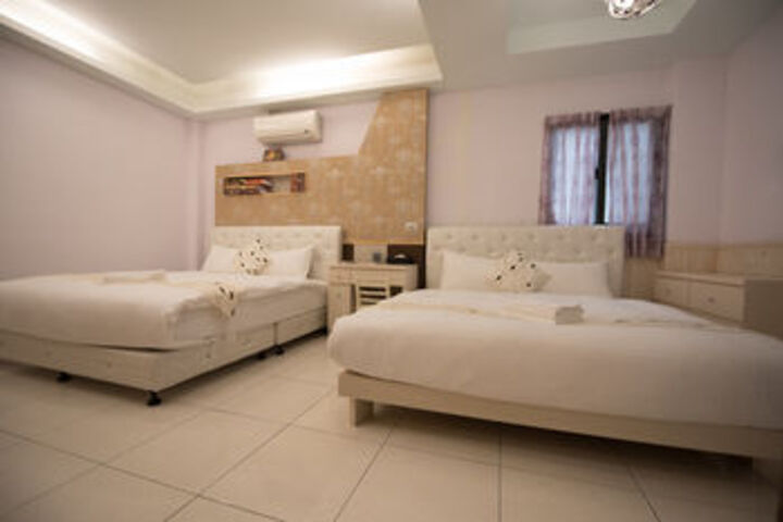 Room 10 of 23
