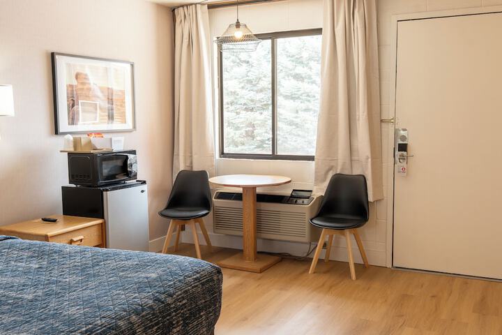 Room 5 of 18